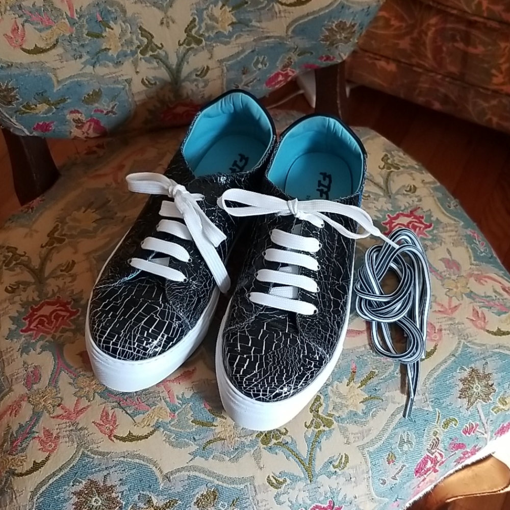Thierry Rabotin sz 38 leather sneakers.